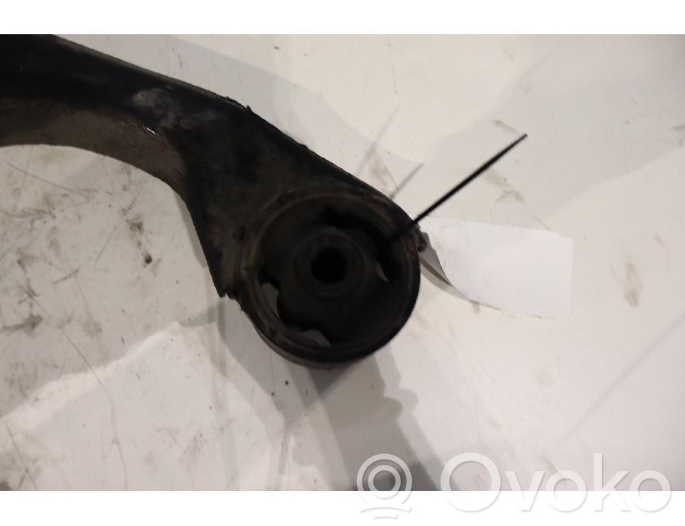KIA Carens II Braccio di controllo sospensione anteriore inferiore/braccio oscillante