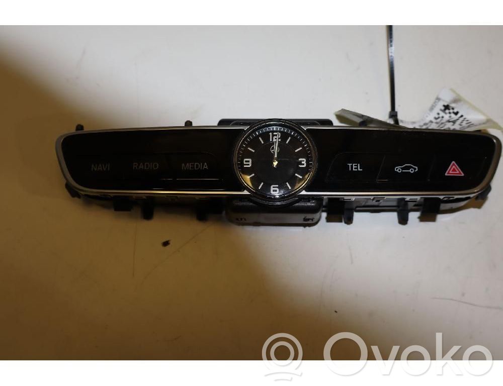 Mercedes-Benz E W213 Botón interruptor de luz de peligro 