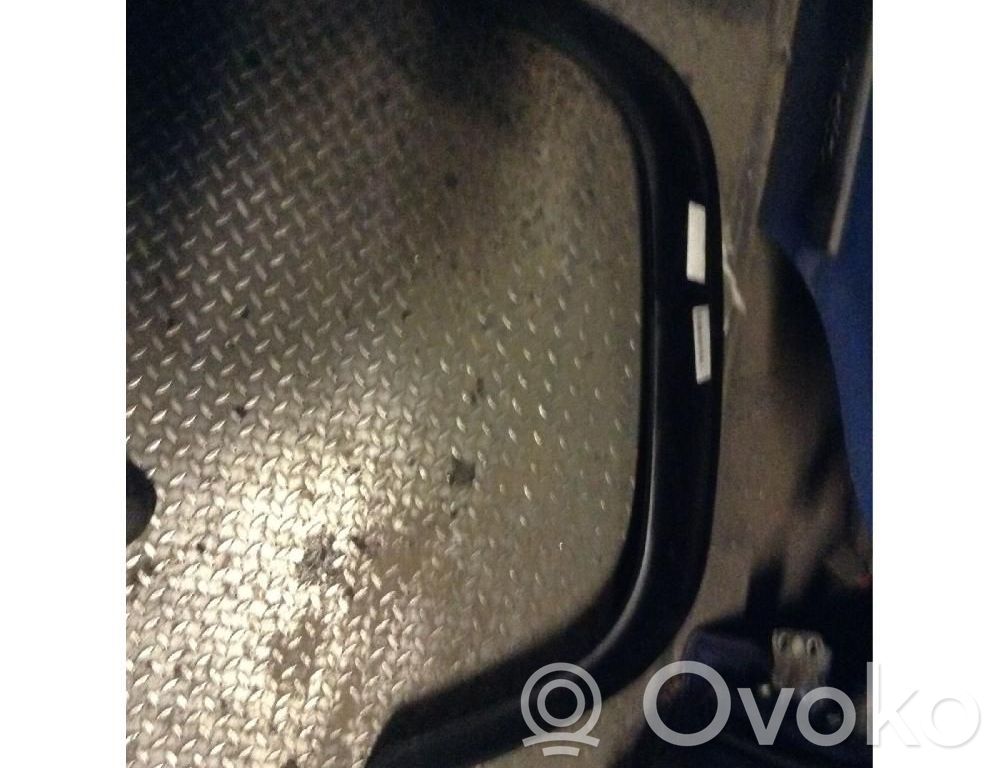 Land Rover Defender Rivestimento del pannello parte angolare del paraurti posteriore 
