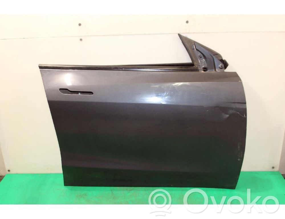 Tesla Model Y Durvis 