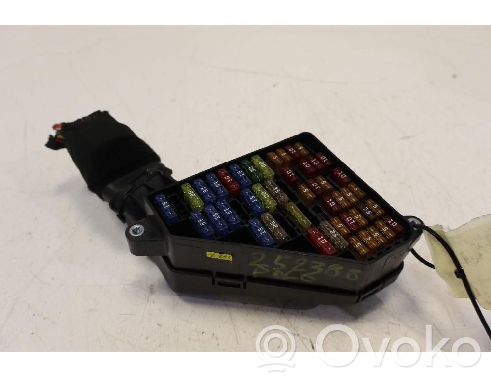 Volkswagen Polo IV 9N3 Module de fusibles 