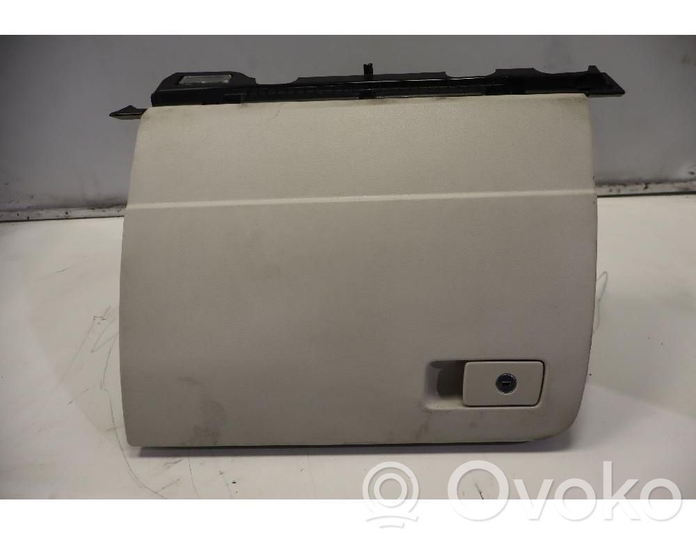 Volkswagen PASSAT B8 Vano portaoggetti