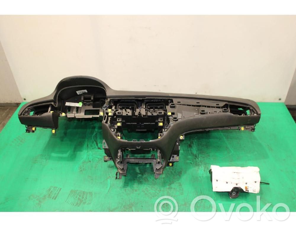 Opel Corsa E Dashboard 