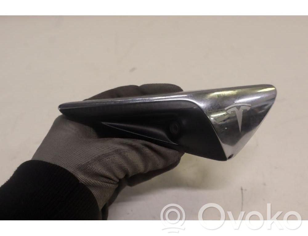 Tesla Model 3 Front fender indicator light 
