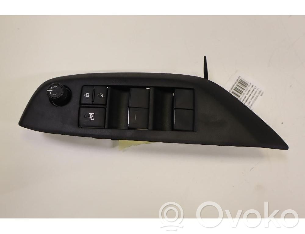 Toyota Yaris Cross Interruttore di controllo dell’alzacristalli elettrico