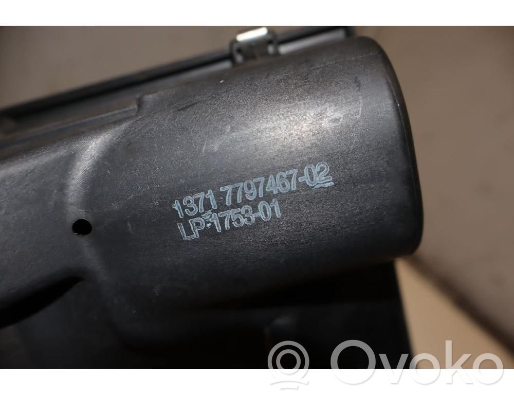 BMW 1 E82 E88 Air filter box 