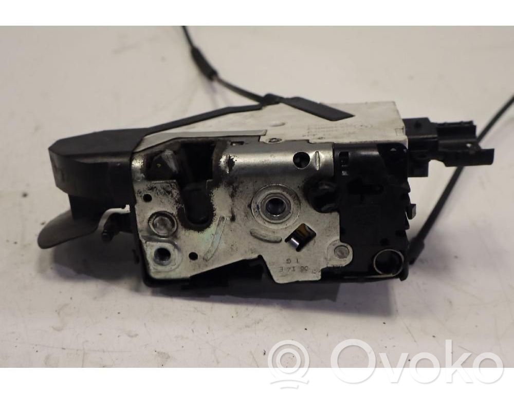 Citroen C3 Picasso Front door lock 