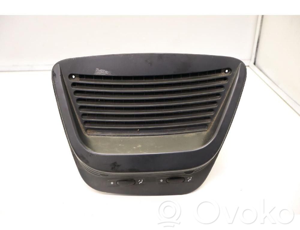 Grille d'aération centrale