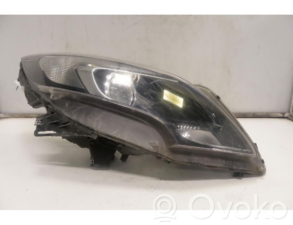 Opel Zafira C Lampa przednia 