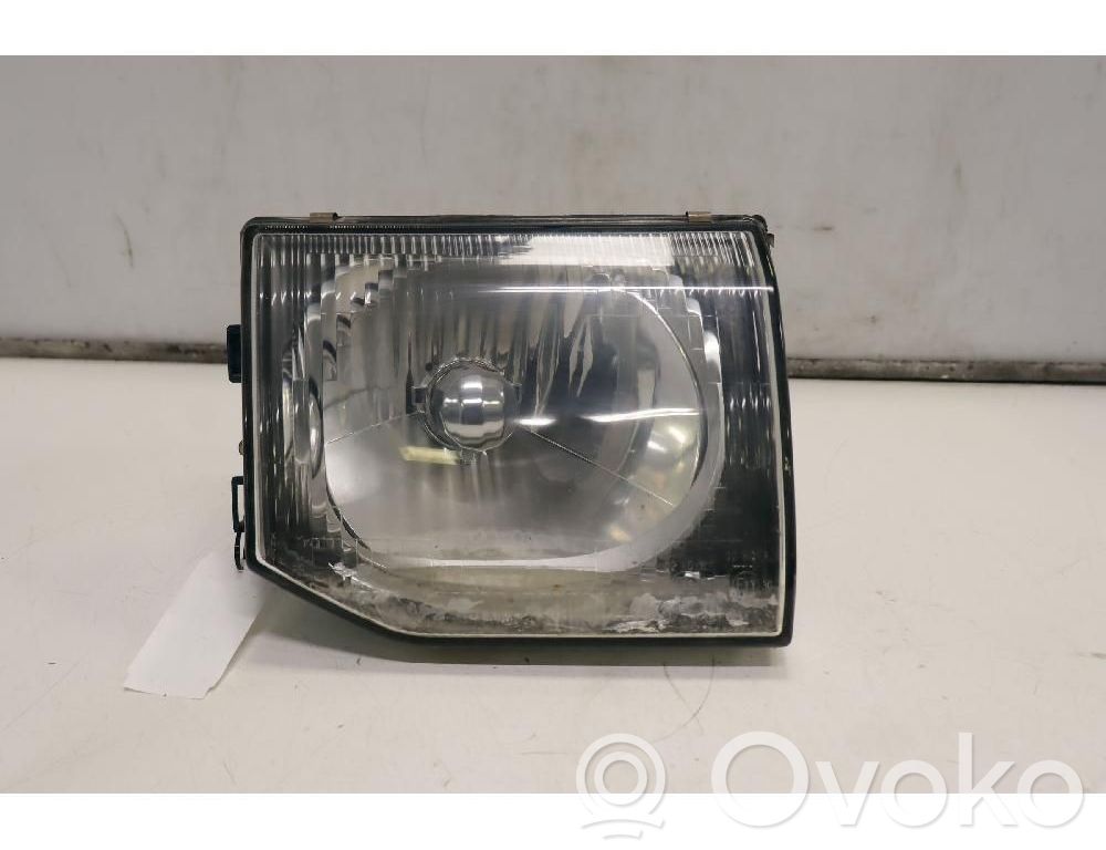Mitsubishi Pajero Lampa przednia 