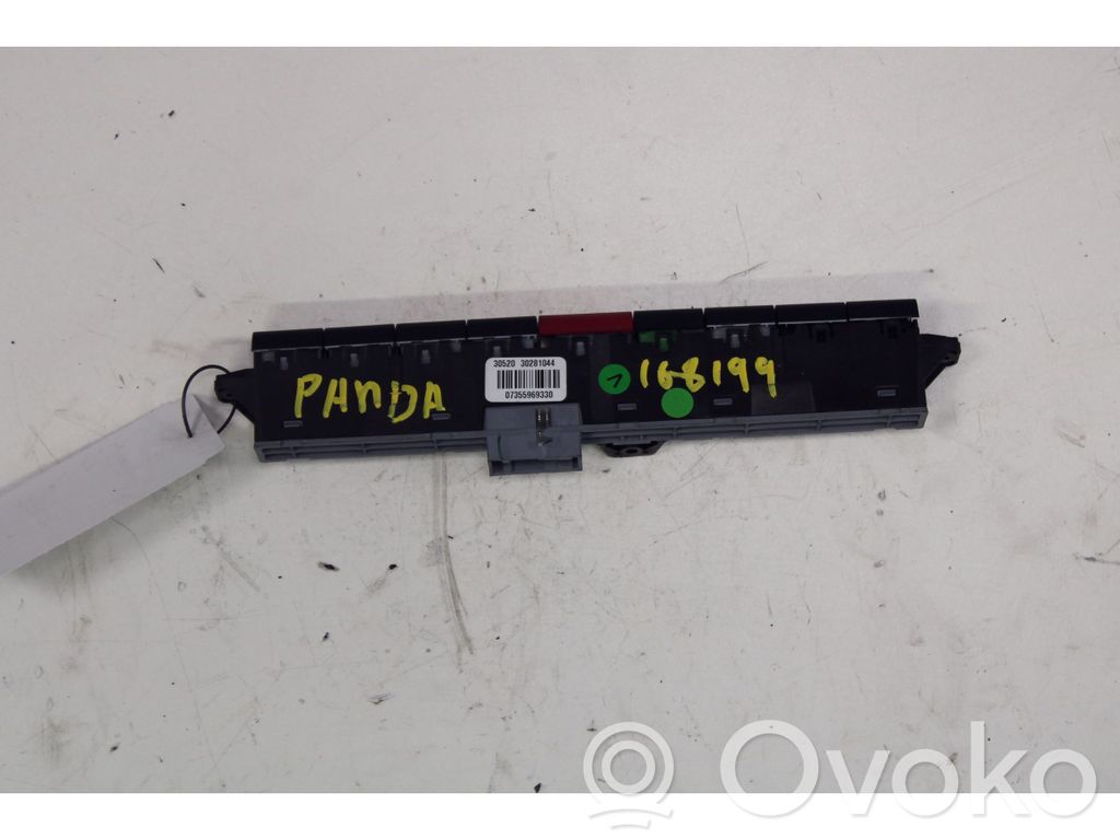 Fiat Panda III Przycisk świateł awaryjnych 