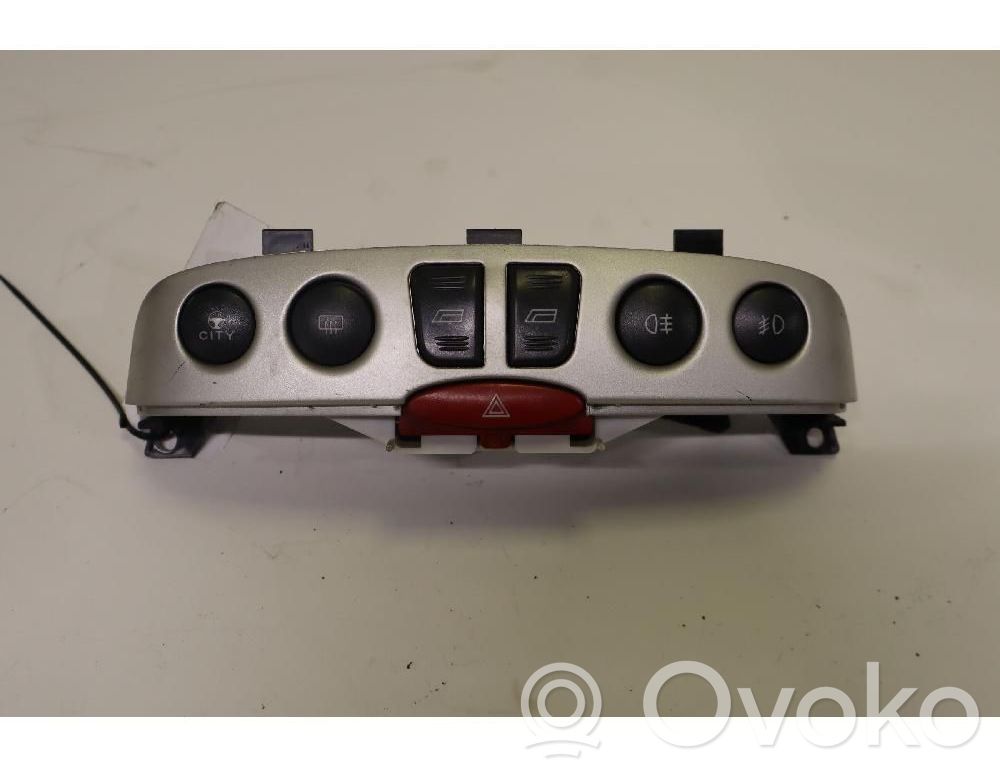 Fiat Punto (188) Przyciski szyb 