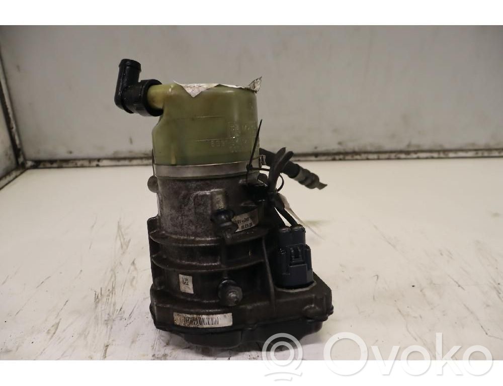 Ohjaustehostimen pumppu   RM6G9J3K514AA