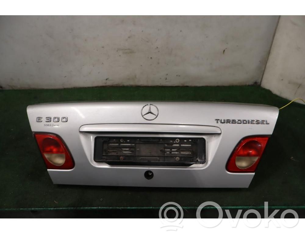 Mercedes-Benz E W210 Hayon/capotă portbagaj 