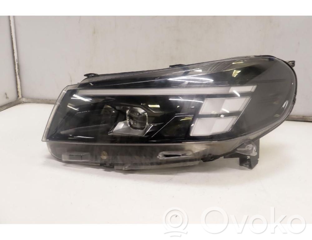 Opel Vivaro Phare frontale 