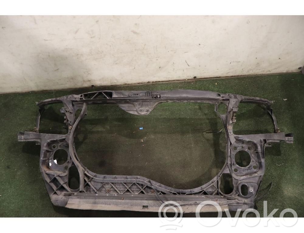 Audi A4 S4 B7 8E 8H Pas przedni 