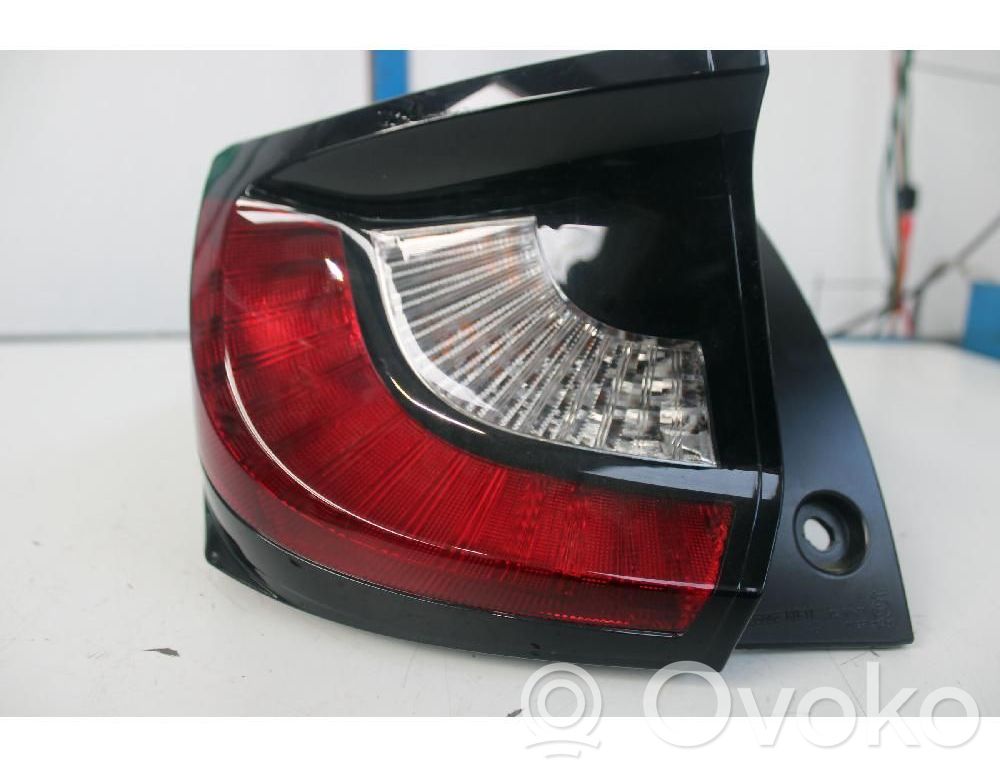 Toyota Yaris Luci posteriori
