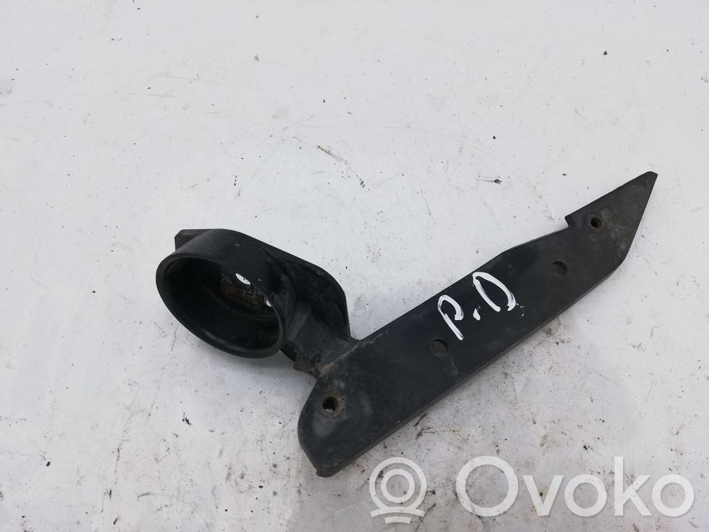 Front bumper mounting bracket   7055448