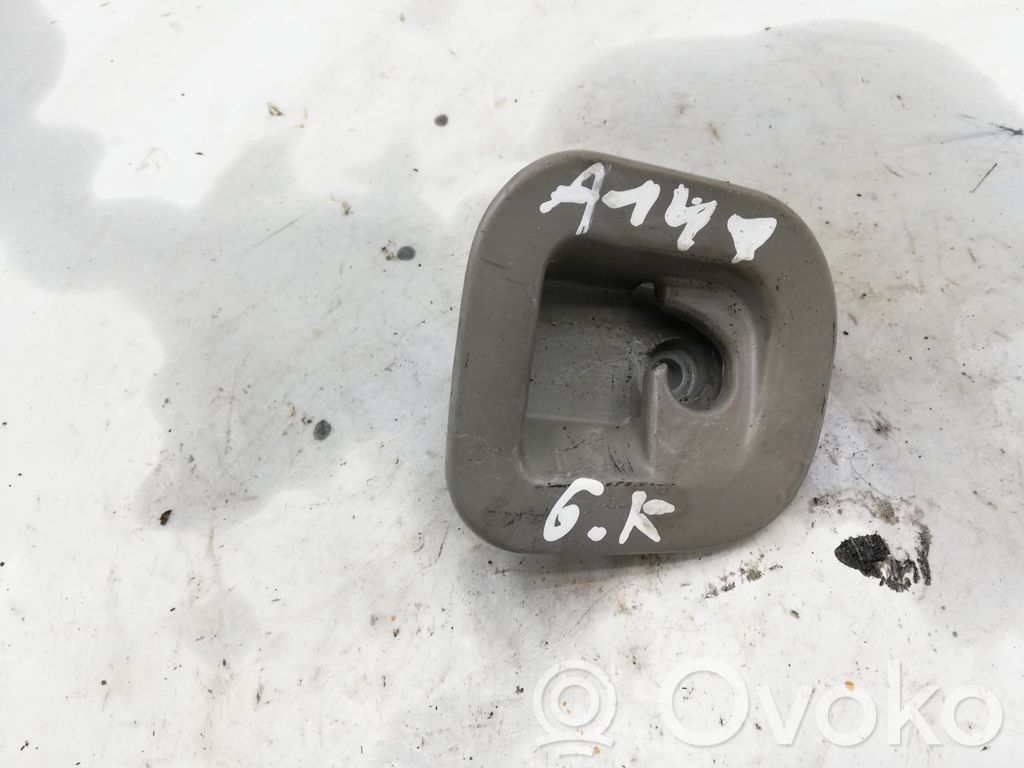 Parcel shelf load cover mount bracket   8235613