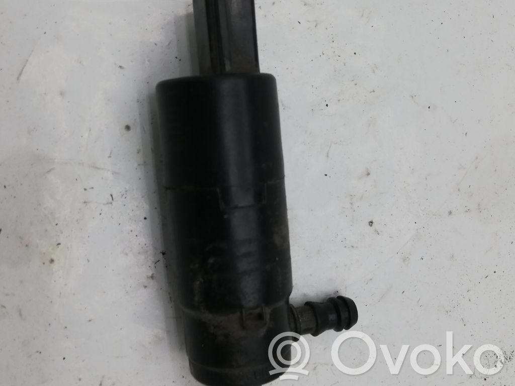 BMW 3 E90 E91 Lukturu mazgātāja sūknis 