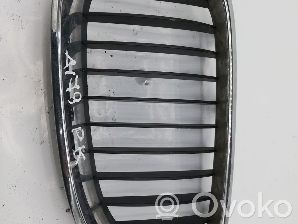 BMW 5 E60 E61 Priekšējais režģis 