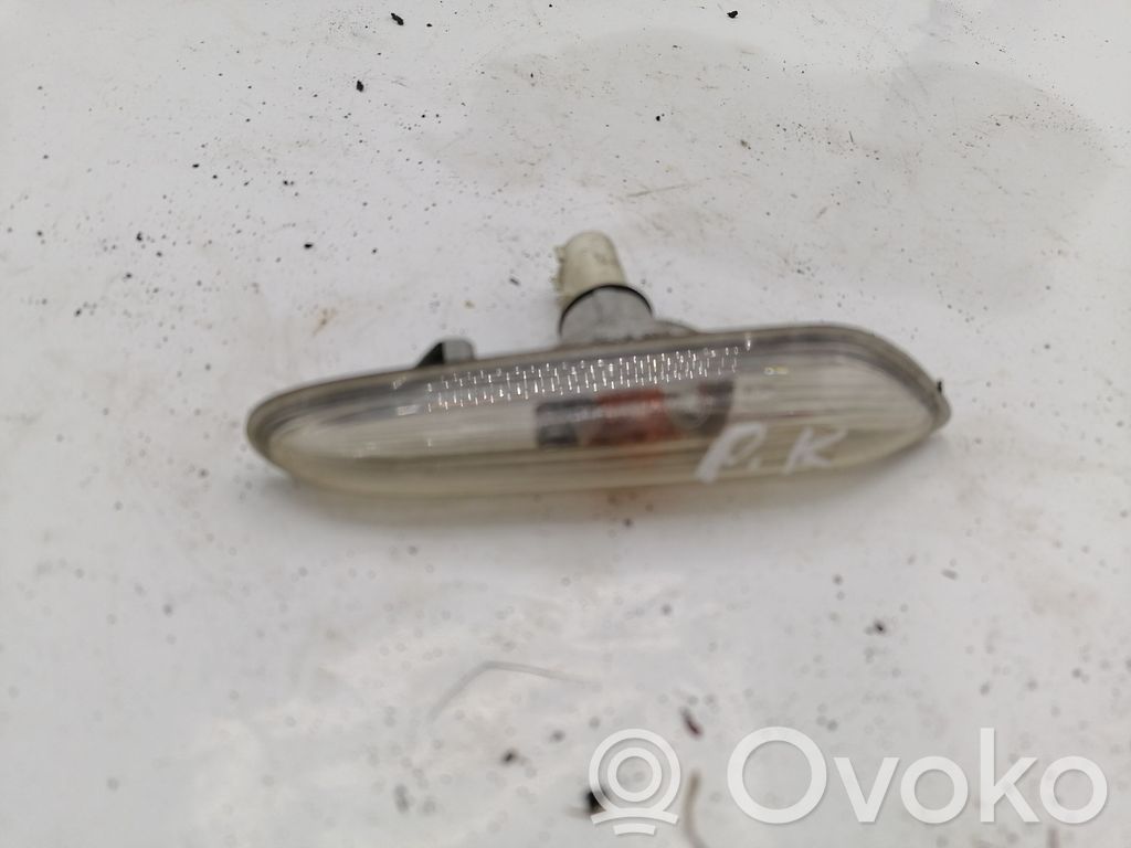Front fender indicator light   8382104