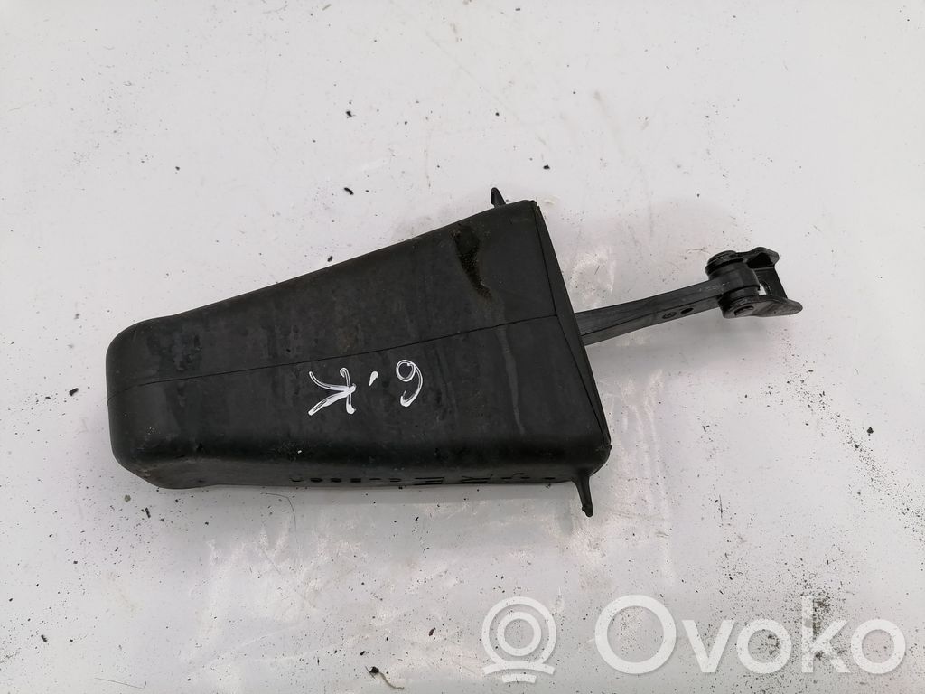 BMW 5 E60 E61 Takaoven pidätin 