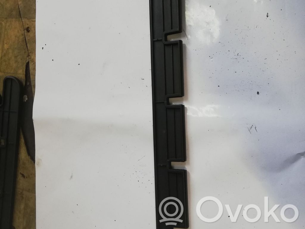 BMW 5 E60 E61 Inne elementy wykończenia bagażnika 