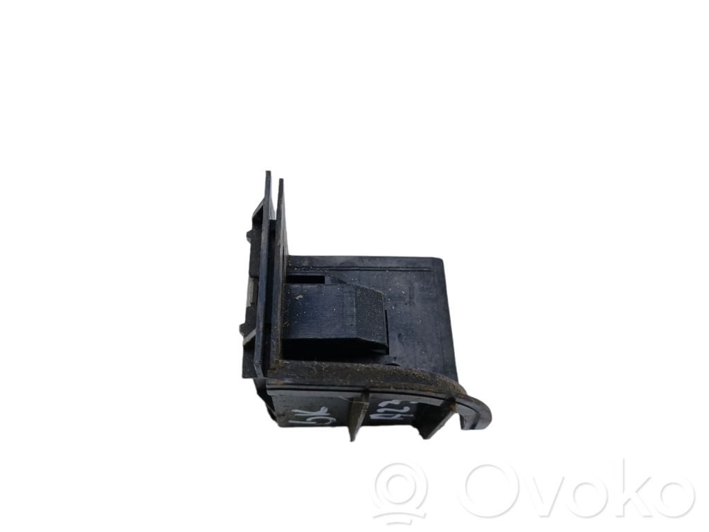 BMW X3 E83 Parcel shelf load cover mount bracket 