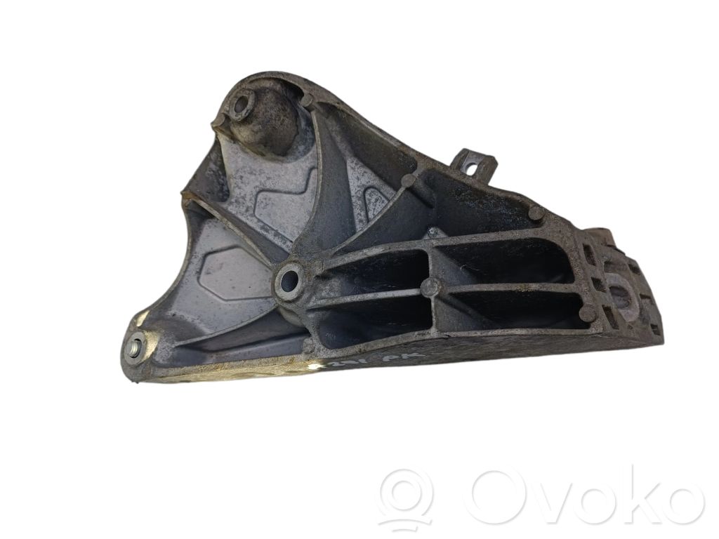 BMW X5 E70 Engine mounting bracket 