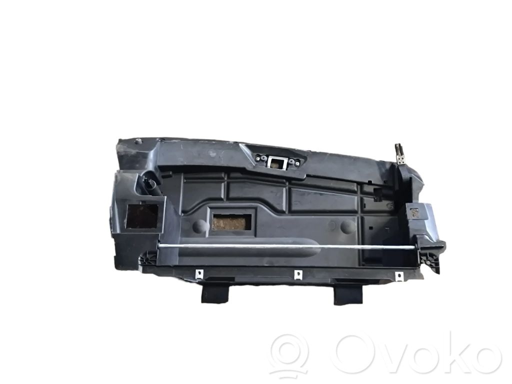 BMW 5 E60 E61 Daiktadėžės (bordačioko) remas 