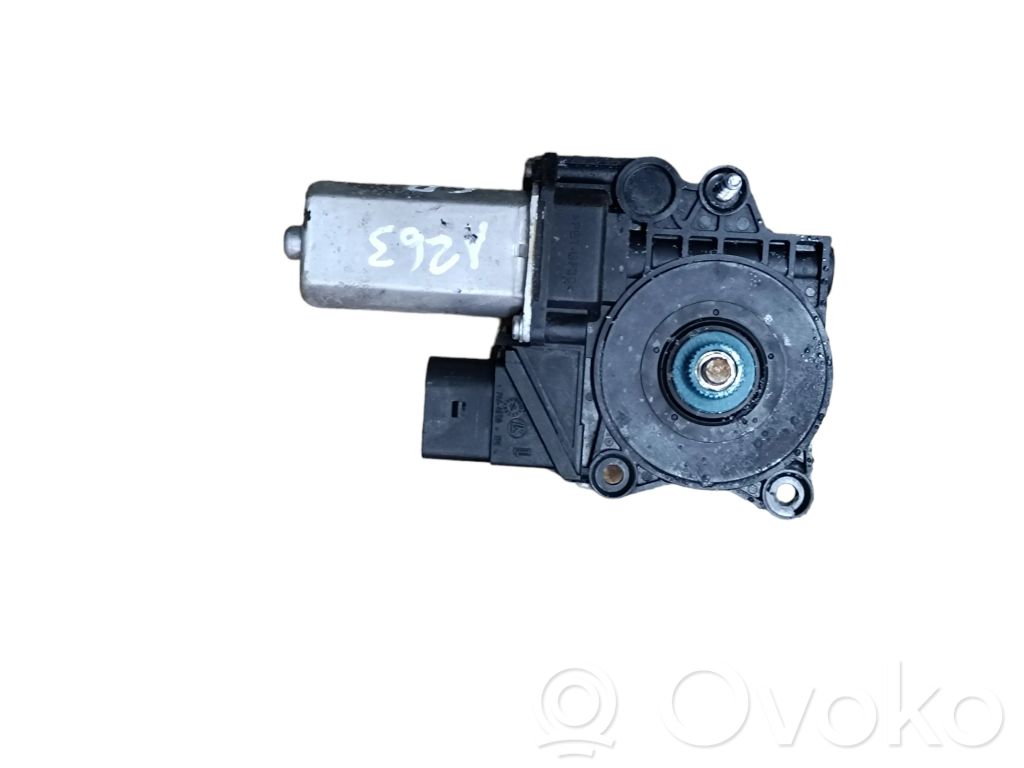 BMW 3 E90 E91 Rear door window regulator motor 
