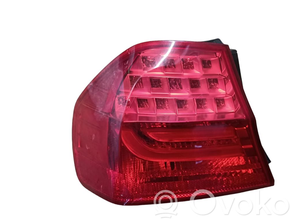 BMW 3 E90 E91 Aizmugurējais lukturis virsbūvē 