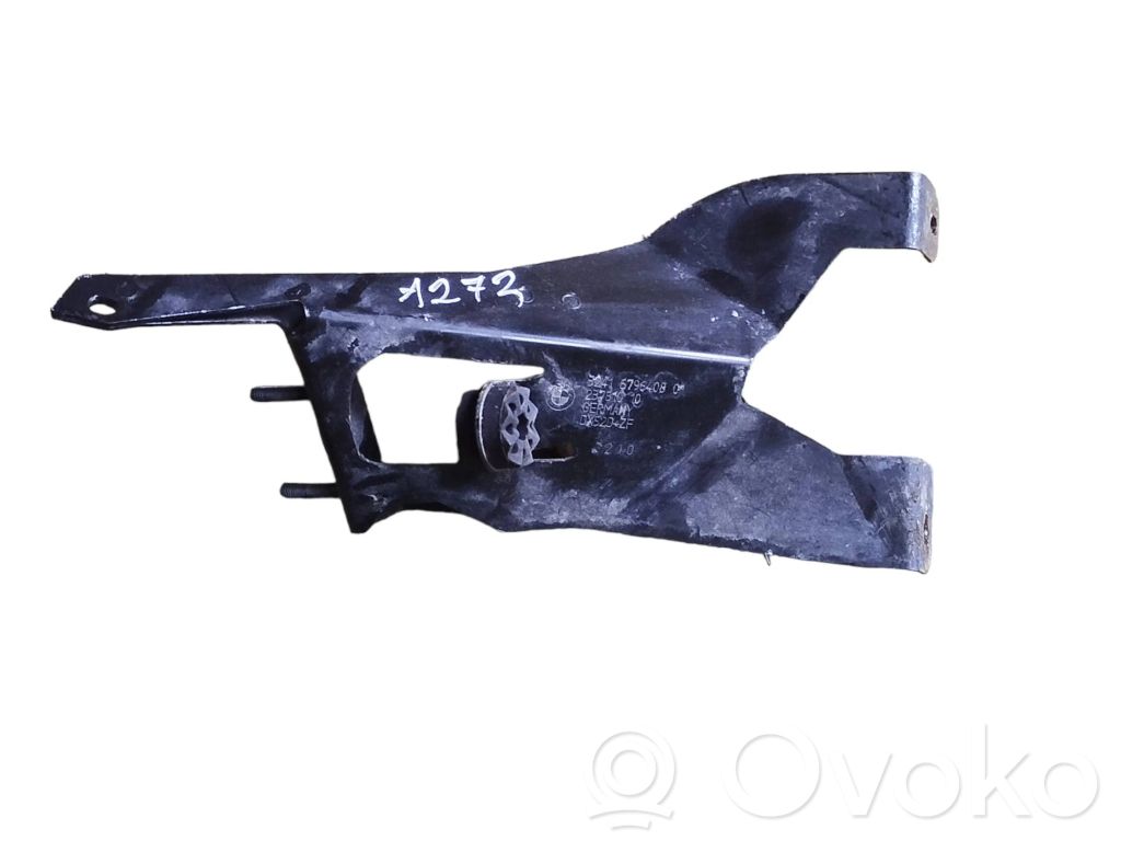 BMW X1 E84 Power steering pump mounting bracket 
