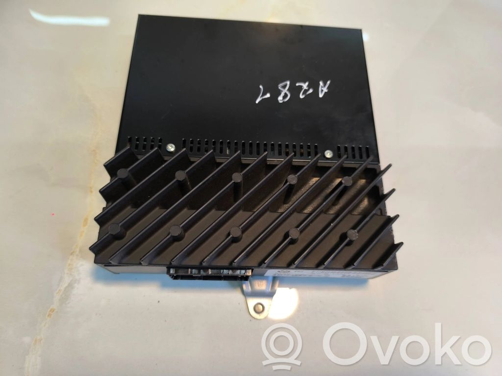 BMW X3 E83 Sound amplifier 