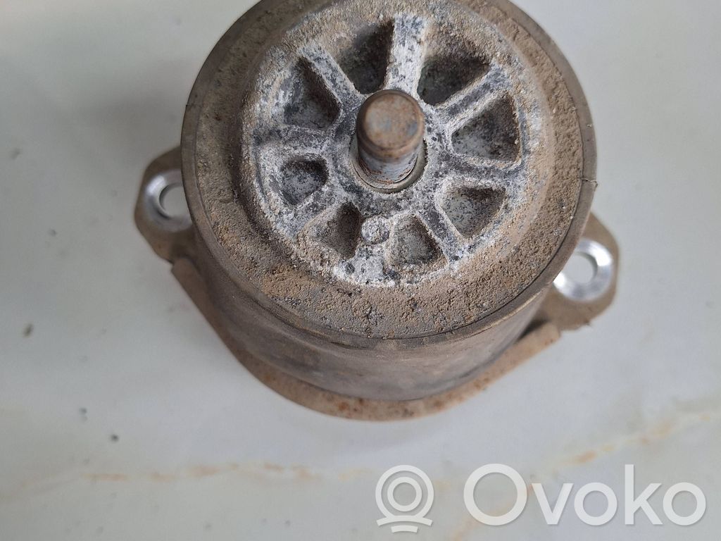 Volkswagen Touareg II Engine mount bracket 