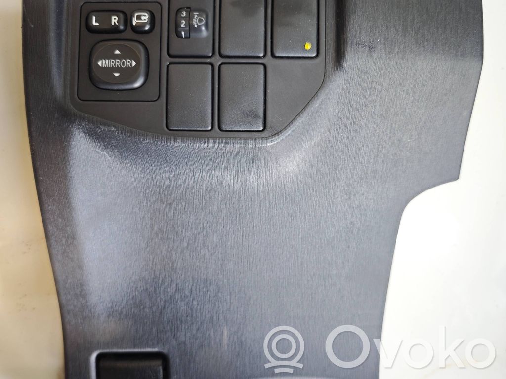 Toyota Prius (XW30) Другая деталь салона 