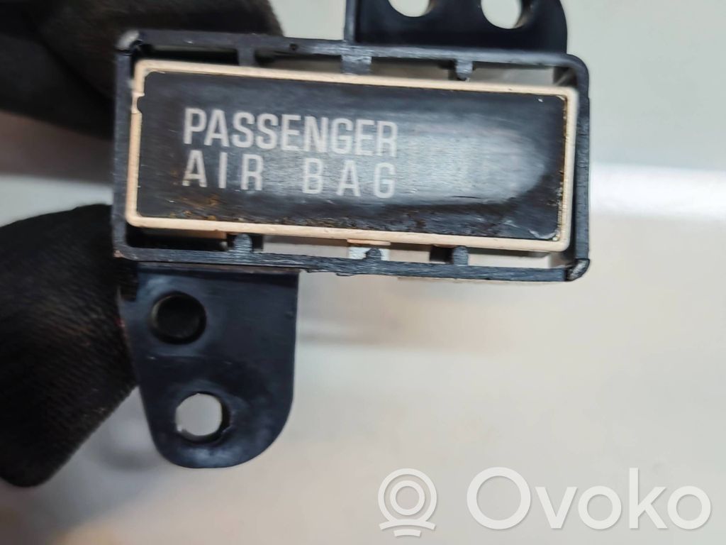 Mitsubishi Grandis Interruptor de encendido/apagado del airbag de pasajero 