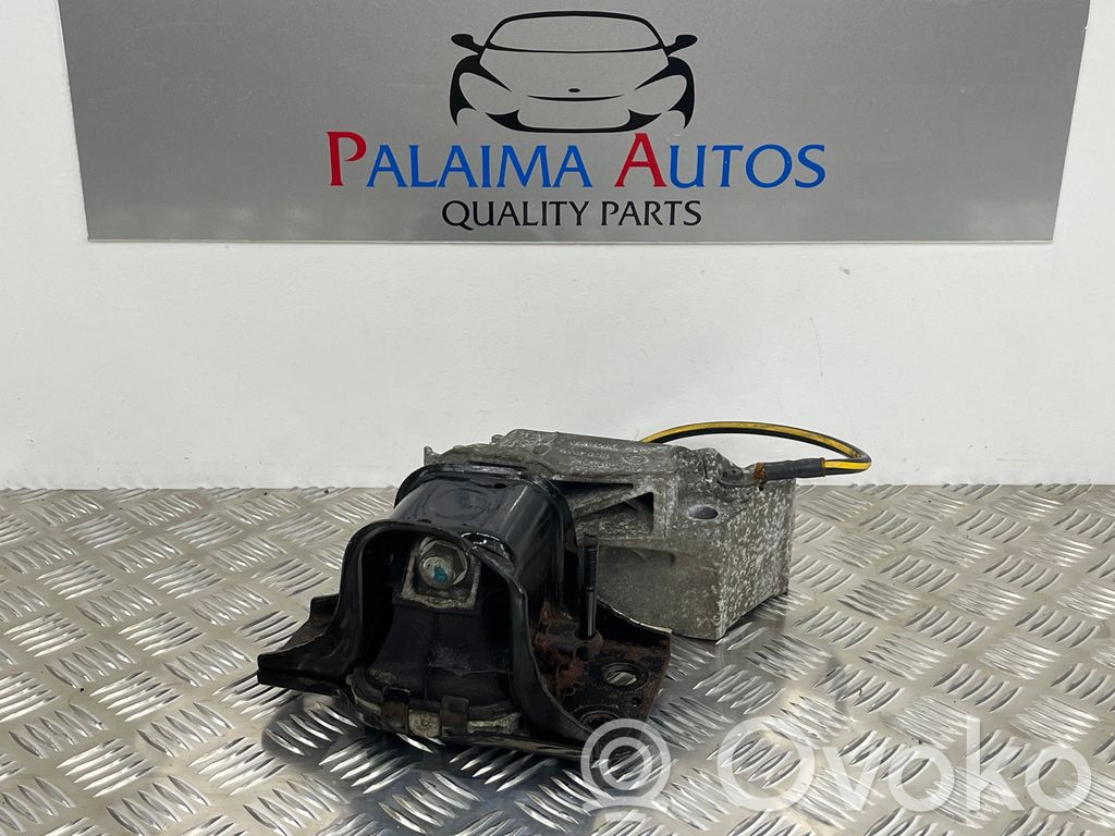 Nissan Qashqai+2 Engine mount bracket 
