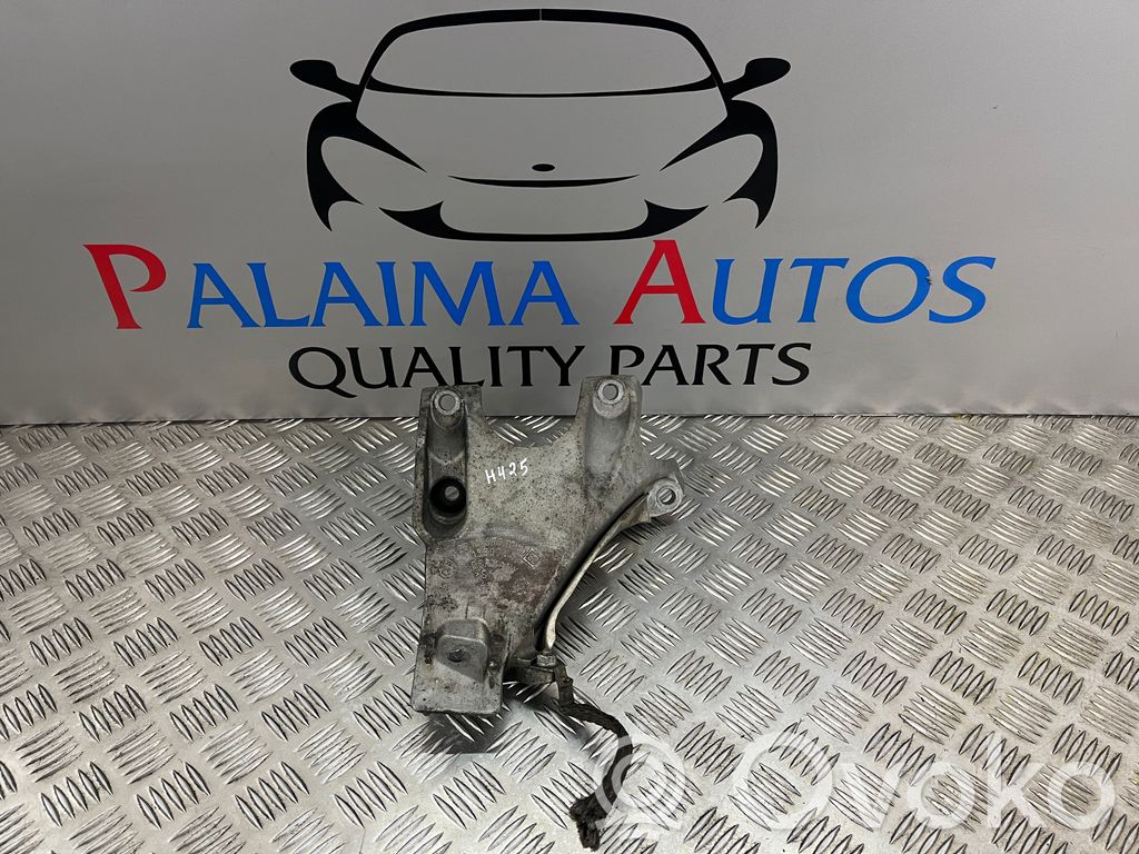 BMW 5 E60 E61 Engine mounting bracket 
