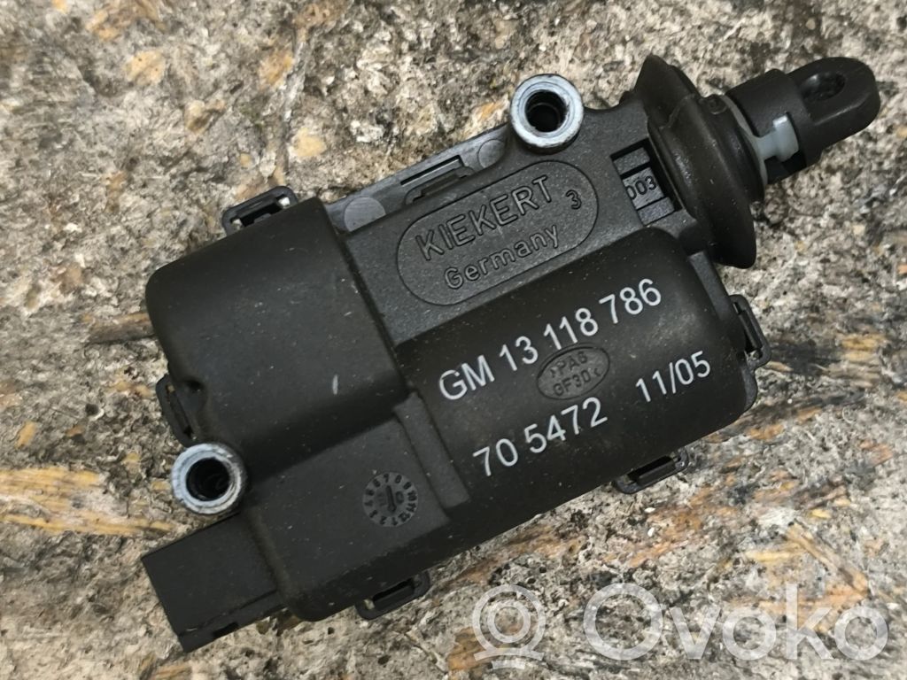 Opel Zafira A Silniczek / Siłownik zamka centralnego 