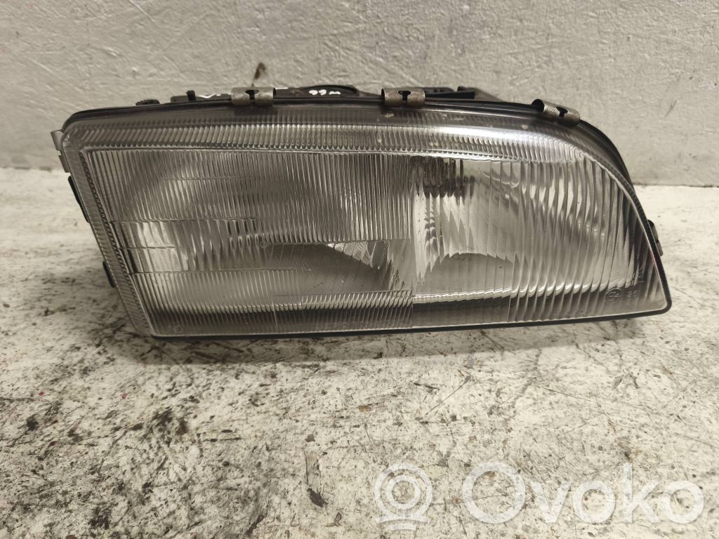 Volvo S70  V70  V70 XC Lampa przednia 