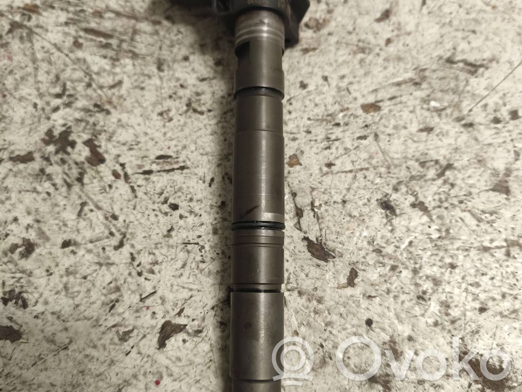 Volkswagen PASSAT B6 Fuel injector 