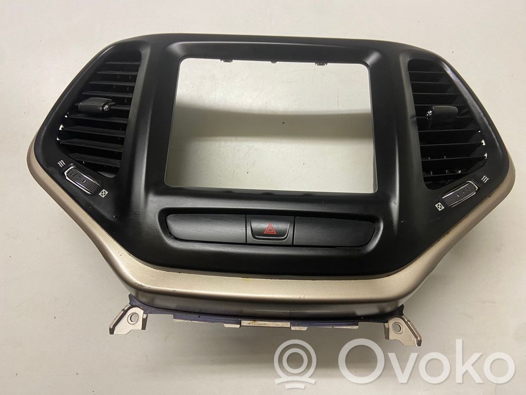 Jeep Cherokee KL Konsola środkowa / Radio / GPS 