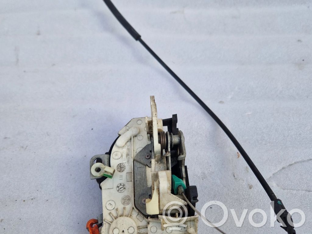 Volkswagen Routan Zamek drzwi przednich 