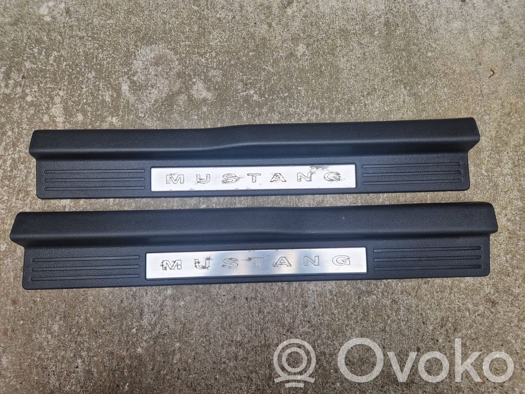 Ford Mustang V Moldura protectora del borde delantero 