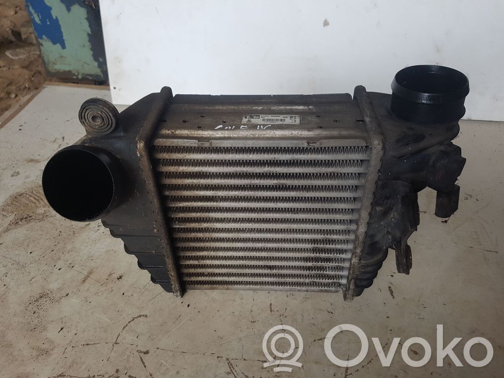 Volkswagen Golf IV Interkūlerio radiatorius 