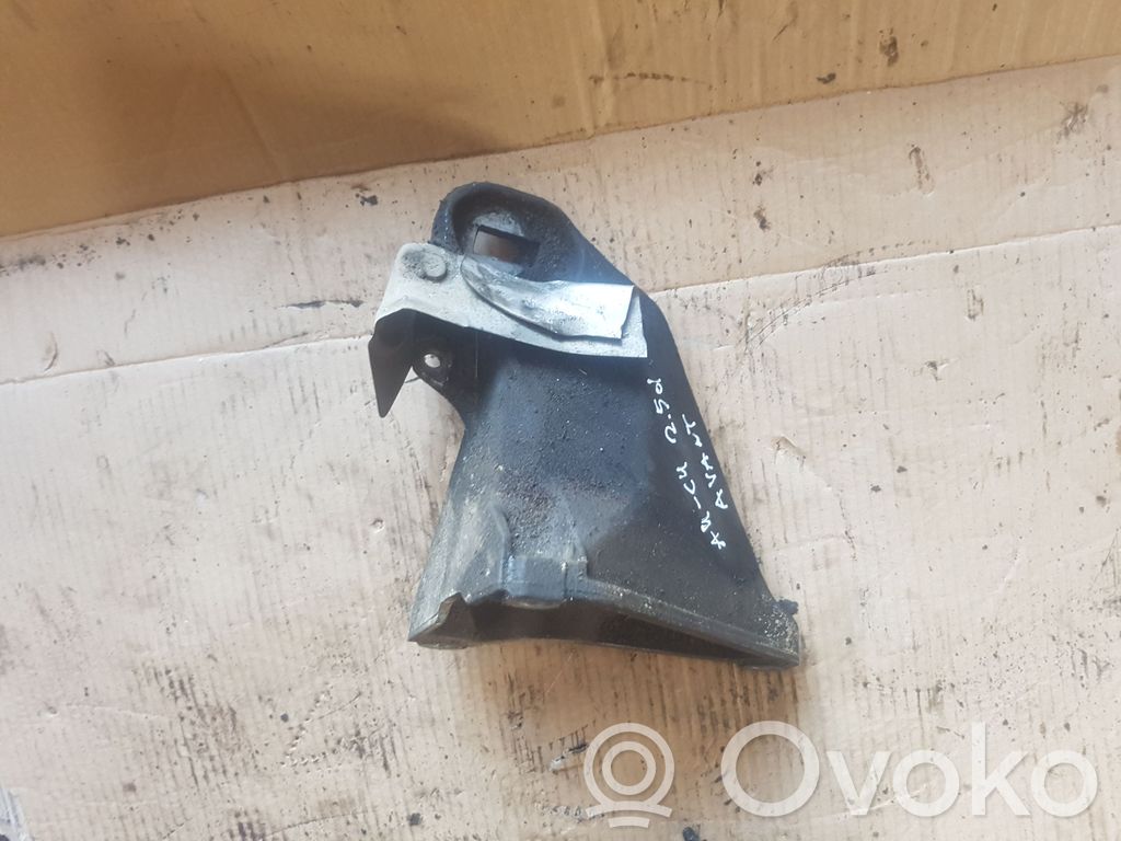 Audi A6 S6 C4 4A Engine mounting bracket 