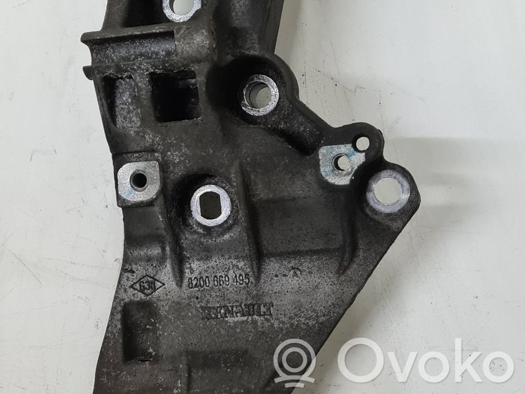Nissan Qashqai Engine mounting bracket 