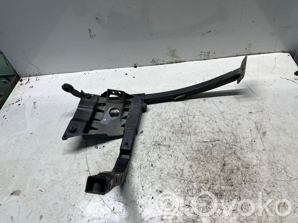 Audi A8 S8 D3 4E Front bumper mounting bracket 